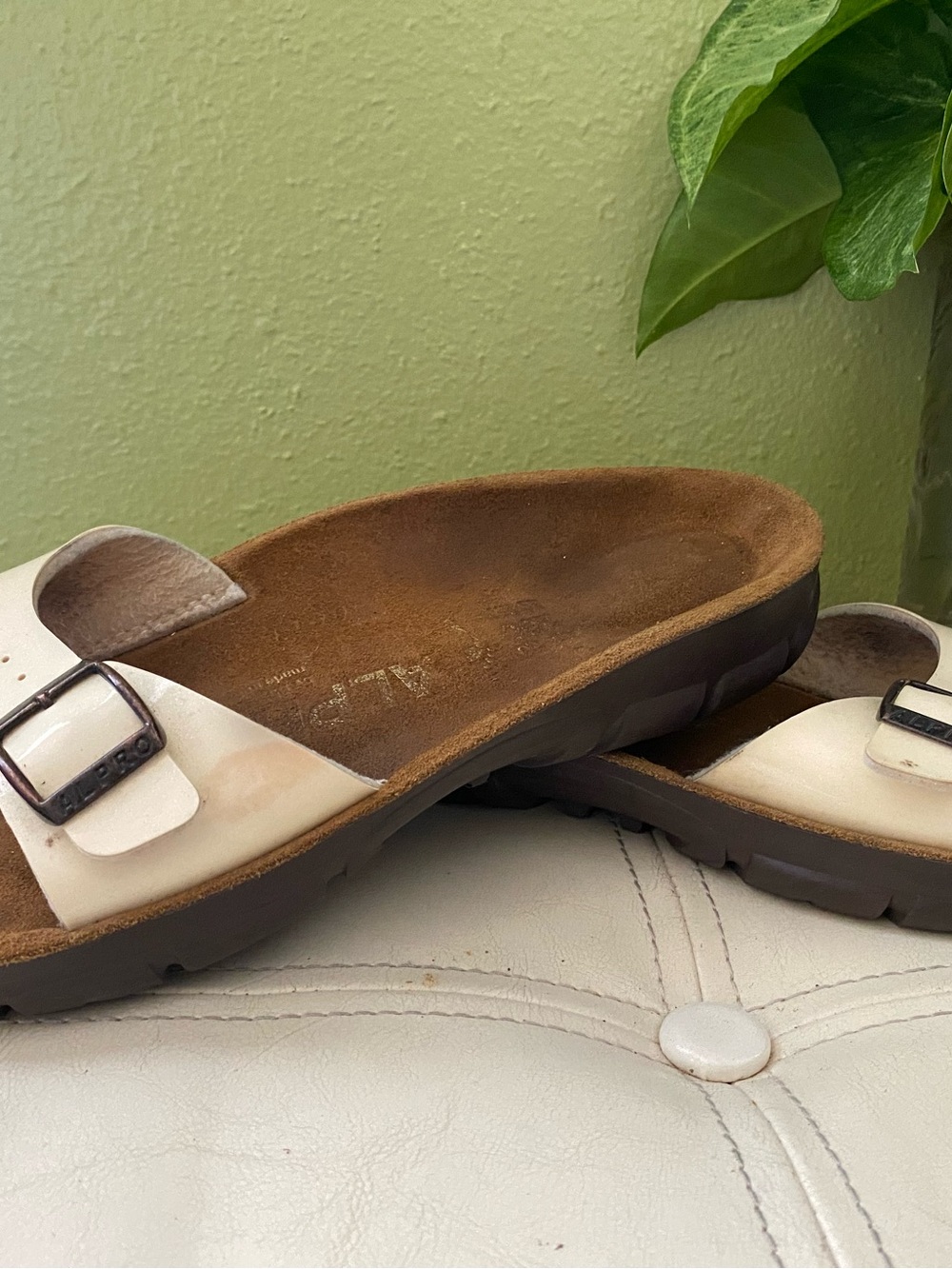 Alpro Madrid Non-Slip Sole Sandal in Beige Sz 40/9 Women’s